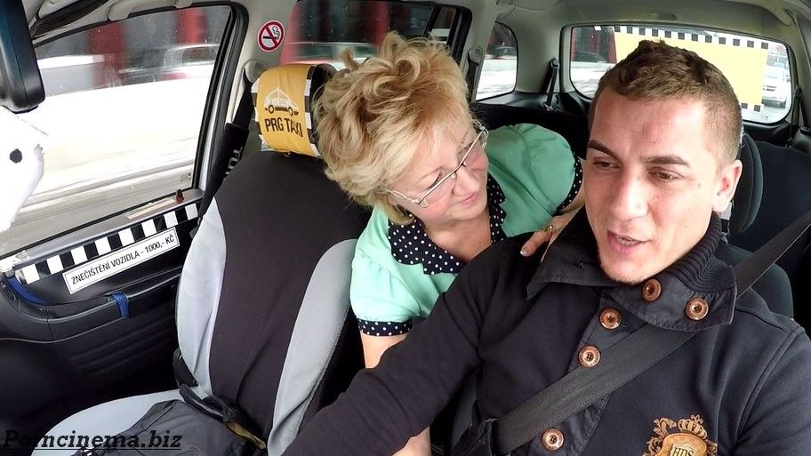 По дороге в Манчестер английская потаскушка трахается с таксистом