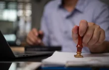 Urzędnicy pracują "ponadprzeciętnie"? Nagrody robią wrażenie