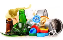 Wszyscy zderzymy się z systemem kaucyjnym. Na początek podwyżka opłat za śmieci