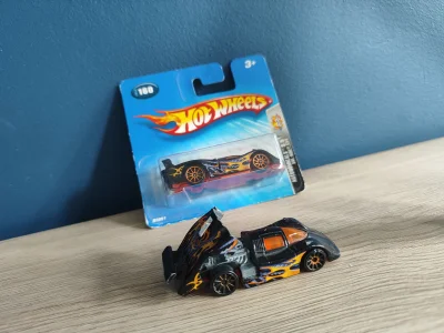 adrian360060 - @Atreyu Solaire CX4, bo otwierana klapa, połączenie pomarańczu z czern...