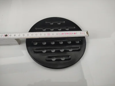 L.....R - Co to jest? Możliwe, że kupione w #ikea . Chyba plastik. Magnes nie ciągnie...