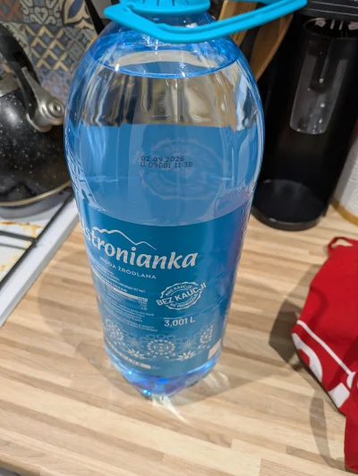 derek25 - Kupiłem nielegalną, zakazaną wodę.
Bagiety już jadą po mnie na sygnale.
#sy...