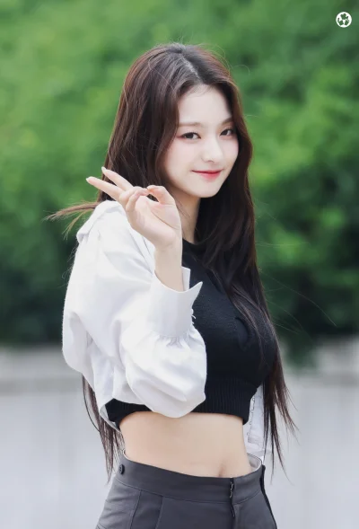 XKHYCCB2dX - #koreanka #nagyung #fromis9