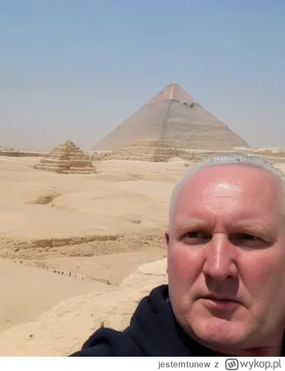 jestemtunew - Stary mi wlasnie fotke wyslal jak glosowal w Egipcie. Szacun dla niego ...