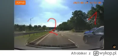 Afrobiker - kierowca BMW pojawia się na nagraniu w punkcie 1 a 4 sekundy później jest...
