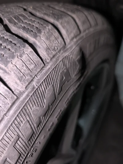 JanPawelDrugiLechWalesaPierwszy - Mirki takie coś znalazłem dzisiaj na oponie. Jeździ...