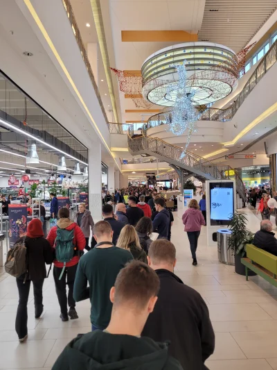 Emble - #krakow #mosznowladcy Halo, w kolejce na badanie jajec, a gdzie?