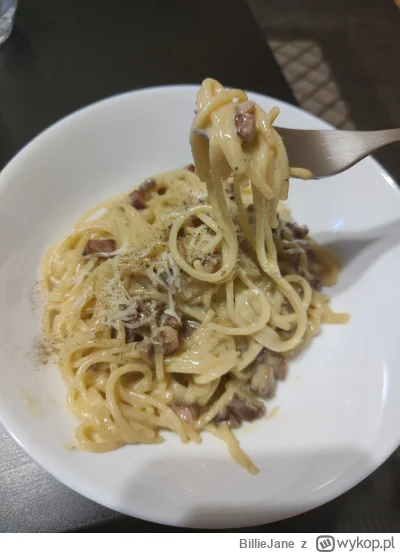 BillieJane - Dzień wolny 4 na 8
Lodówka się zepsuła 
Carbonara na kolację poprawiła d...