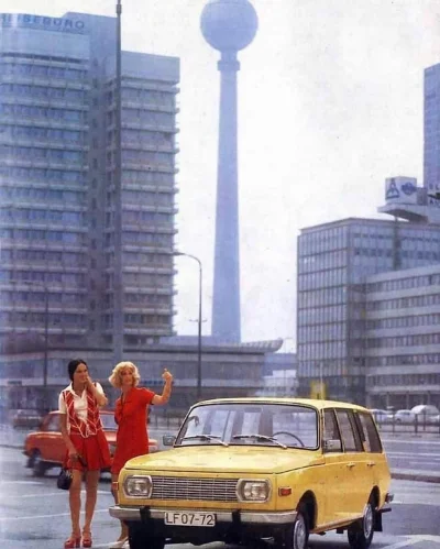 czykoniemnieslysza - Berlin, Alexanderplatz, lata 70.

#nrd #historia