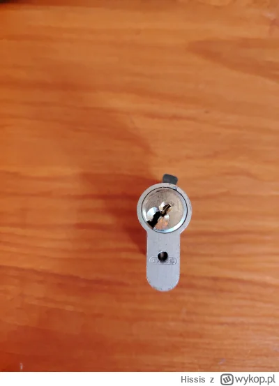 Hissis - O patrzcie, uczcie się młodzi ślusarze i włamywacze, tutaj należy przewierci...