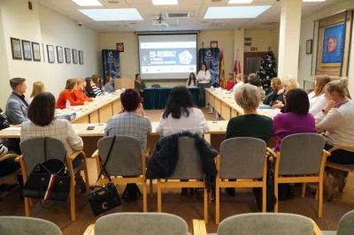 Aowe - Minus 1/4 Punktow na start za bycie chlopcem w programie E-GENIUSZ
Tlumaczenie...