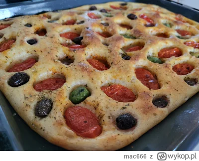 mac666 - Focaccia w stylu barese, czyli z pomidorkami i oliwkami, a w cieście ziemnia...