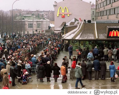 dddobranoc - Kolejka na Starówce w Krakowie po burgera drwala.

#mcdonalds #jedzenie ...