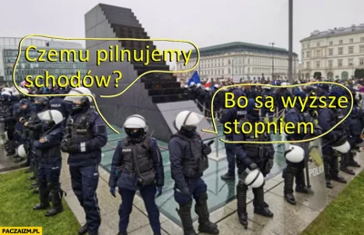 januszzczarnolasu - >Policjanci chyba nie chcą pilnować pomnika w kształcie schodów

...
