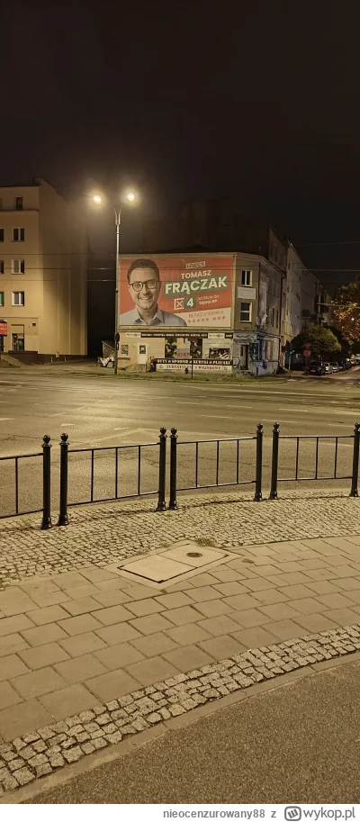 nieocenzurowany88 - Typ ma normalnie 8 gwiazdek na plakacie xD

#wybory #lewica #beka...