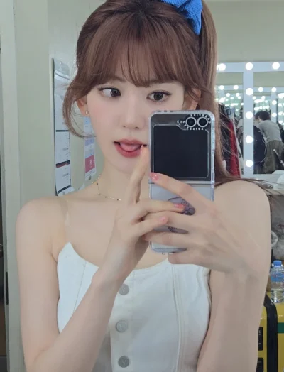 XKHYCCB2dX - #koreanka #sakura #lesserafim #japonka