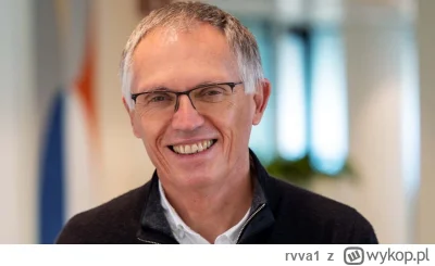 rvva1 - Ojciec tego sukcesu. Wyjątkowy debil.