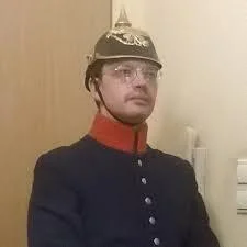 NieBendePrasowac - @siekieromotyka: @ivan777 wiemy na kim się wzorowali z tym kurczak...