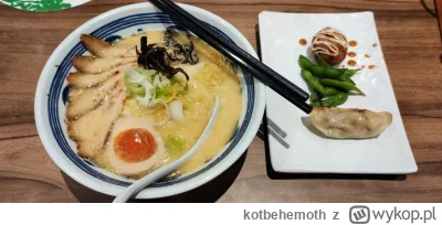 kotbehemoth - @masiej meanwhile jedzenie na lotnisku w Singapurze (terminal trochę lo...