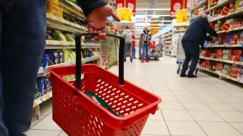 programista30k - Plusujesz = jesteś za przywróceniem handlu w niedziele w pełnym wymi...