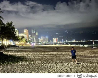 fastmotion - Fantastyczny kraj - tanio, ludzie chodzą uśmiechnięci i w przeciwieństwi...