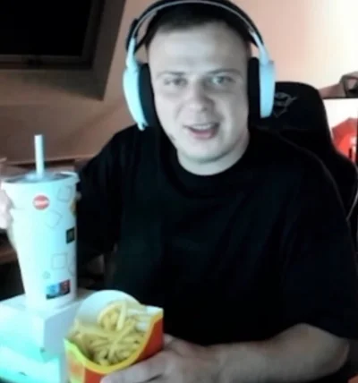 Cdzelo - #famemma 

Nie mów że jestem gruby bo obrażasz wtedy moje dziecko 
( ͡° ͜ʖ ͡...