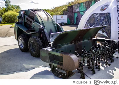 Miguelos - Trał przeciwminowy Bożena. Zawsze kisnę jak to słyszę.
#defilada