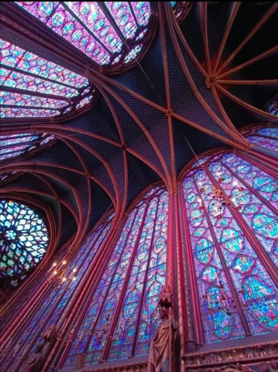 Loskamilos1 - Niesamowite wnętrze Saint Chapelle, kaplicy położonej na terenie Paryża...
