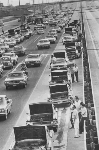 MyOwnWorstEnemy - Przegrzane auta podczas upałów w Ontario, 1972
#historia #samochody