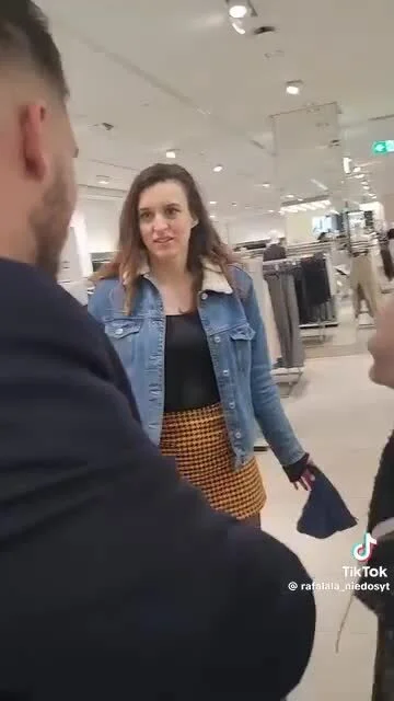 boolProptestingCheatsEnabledtrue - Fame 28 <<<<<< losowa soluwa Pani Rafalala na tikt...