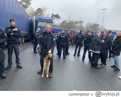 spawngdapl - @_RaveN: Nawet dzieci tam posłał?