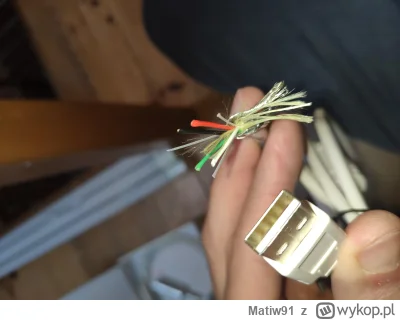 Matiw91 - #pytanie #elektronika #diy
Taki przewód się popsuł. Rozciąłem. W środku tak...