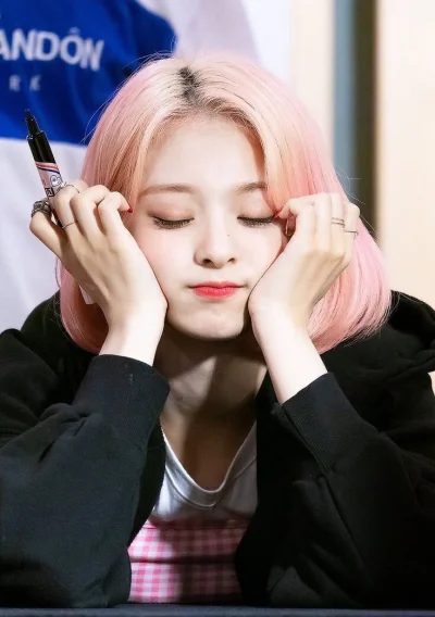 XKHYCCB2dX - #koreanka #nagyung #fromis9