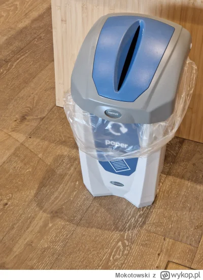 Mokotowski - Dlaczego niszczarki są w poziomie, a kubły w pionie?