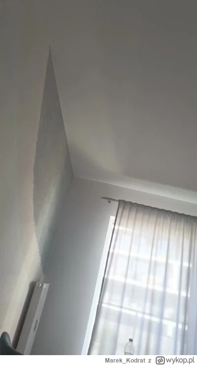 MarekKodrat - @YuriYslin: wydaje mi sie że blat roboczy ma na ścianie gdzie akurat ma...