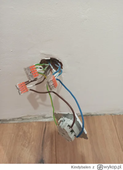 Kindybalen - #elektryka #remontujzwykopem
Mam problem z podłączeniem tego oto gniazda...