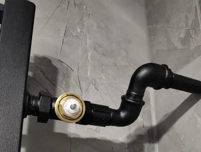 Shackowany - @Nethiu: @Wiskoler_double @ch1nczyk 
Rzeczywiście pod spodem jest iglica...