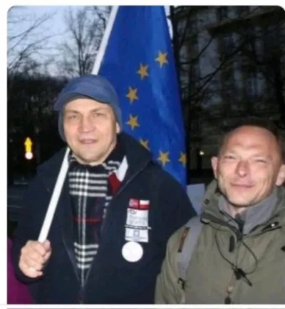 4ntymateria - A kto to stoi z tą niebieską szmatą do podłogi? 
ZDRADEK? 
#polityka