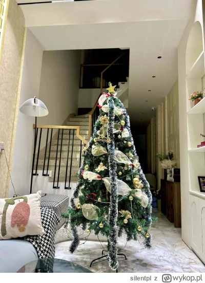 silentpl - Tak znajomi wietnamscy ubrali choinkę. Merrry Christmas na maxa :)
#Święta...
