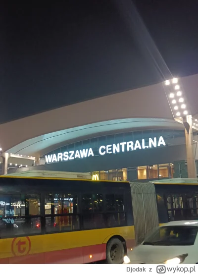 Djodak - #warszawa lubię ten dworzec. Zawsze przypomina mi się ten gif z policjantem ...