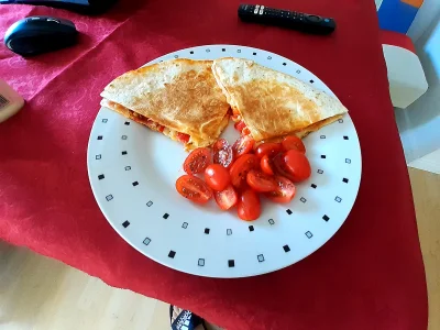 Piotrek7231 - #frogfood #jedzzwykopem #gotujzwykopem 
Śniadaniowa Quesadilla
Z jajkie...