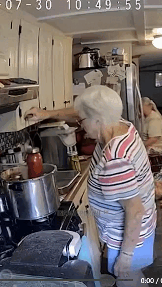 wfyokyga - Ale babcie w-------o