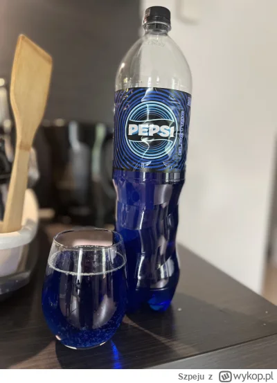 Szpeju - Ale dziwna Pepsi xd smakuje jak zerówka z jakby lemoniadą(?)
Ale kolor zajeb...