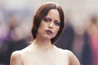 djtartini1 - @Badmanek: Ona ma 23 lata, a wygląda jakby babcia wyszła wczoraj z grobu...