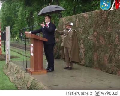 FrasierCrane - @badreligion66: Myślę, że trzymanie parasola nad Misiewiczem jest bard...
