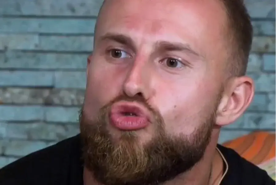 kadves - Sezon top. Czuć w nim aurę drugiego sezonu. Jedynie odczuwalny jest brak pra...