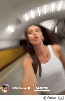 Vedar - Warszawska Julcia tańczy w metrze. Fajne to?
#tiktok #taniec #julka #przegryw...