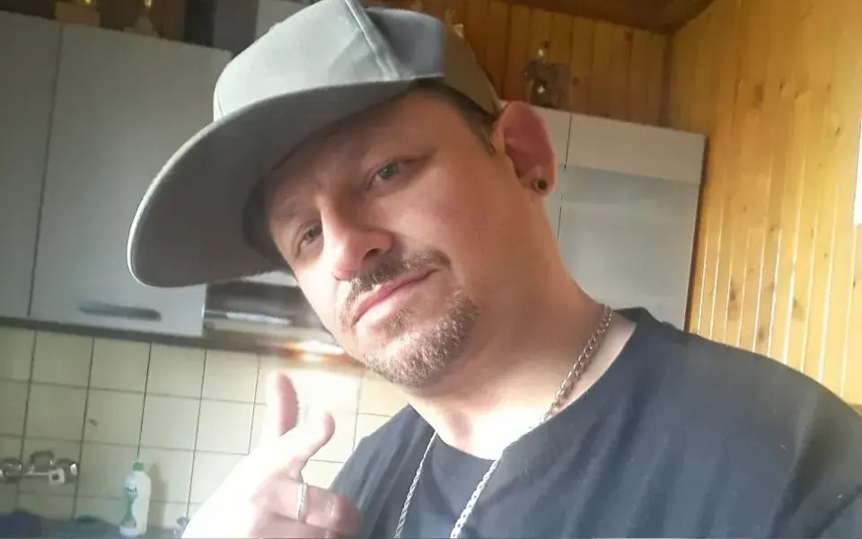 pingwinek_pikpoket - @Exit25: akat nie twoja broszka khy