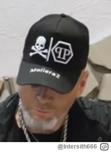 Intersith666 - #danielmagical 
Czaszka z Jackassa i napis QuPa xD