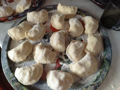 SotrazX - Co robi prawie trzydziestoletni prawiczek w niedzielę z rana?
No jak to co?...